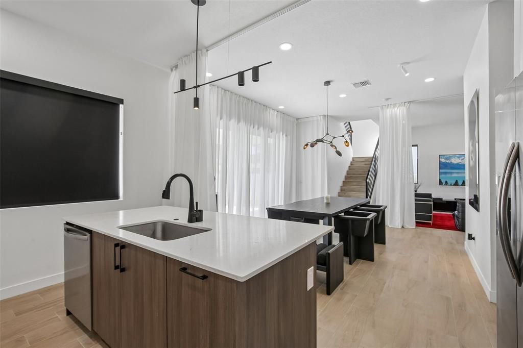 На продажу: $724,900 (4 спален, 2 ванн, 2303 Квадратных фут)