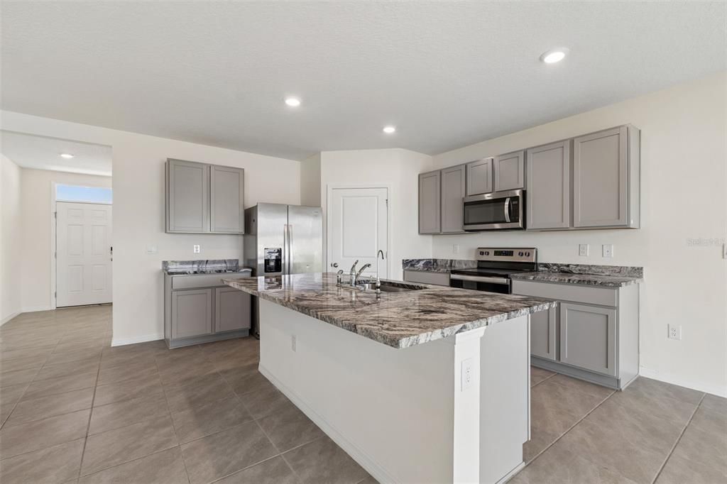 En Renta: $3,000 (5 camas, 3 baños, 2605 Pies cuadrados)