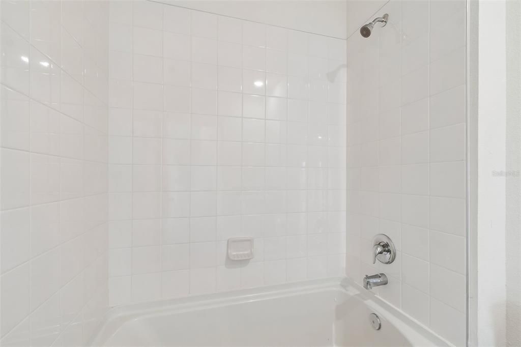 En Renta: $3,000 (5 camas, 3 baños, 2605 Pies cuadrados)