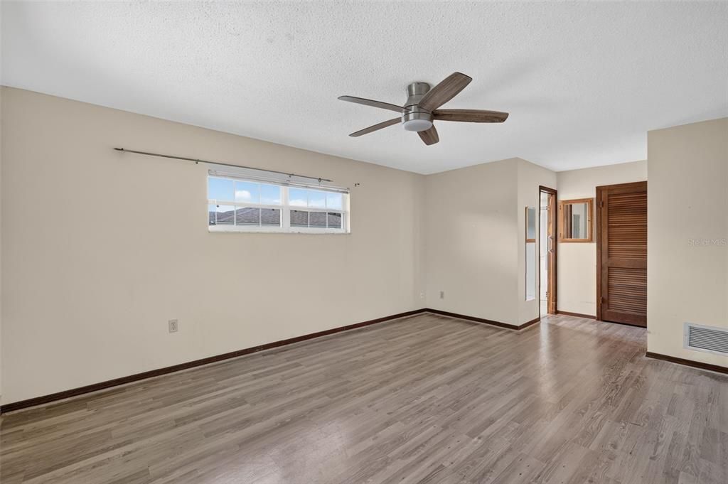 For Sale: $325,000 (3 beds, 2 baths, 1681 Square Feet)