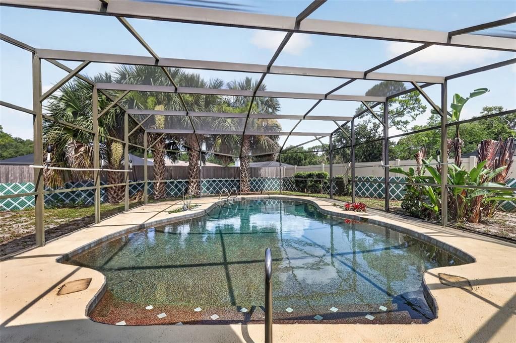 For Sale: $325,000 (3 beds, 2 baths, 1681 Square Feet)