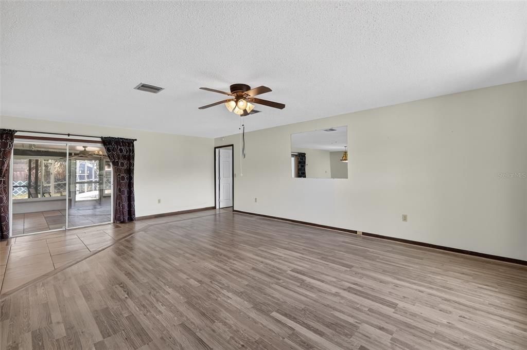 For Sale: $325,000 (3 beds, 2 baths, 1681 Square Feet)