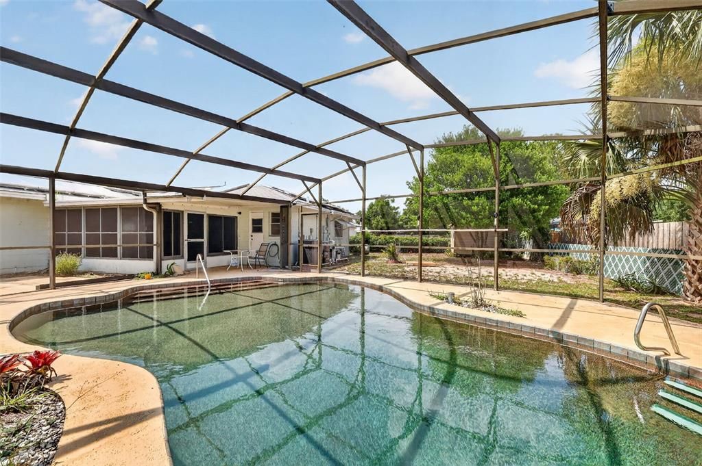 For Sale: $325,000 (3 beds, 2 baths, 1681 Square Feet)