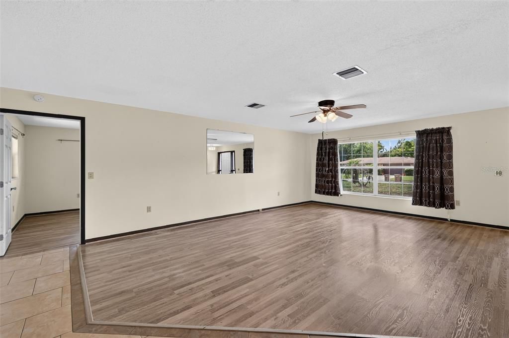 For Sale: $325,000 (3 beds, 2 baths, 1681 Square Feet)