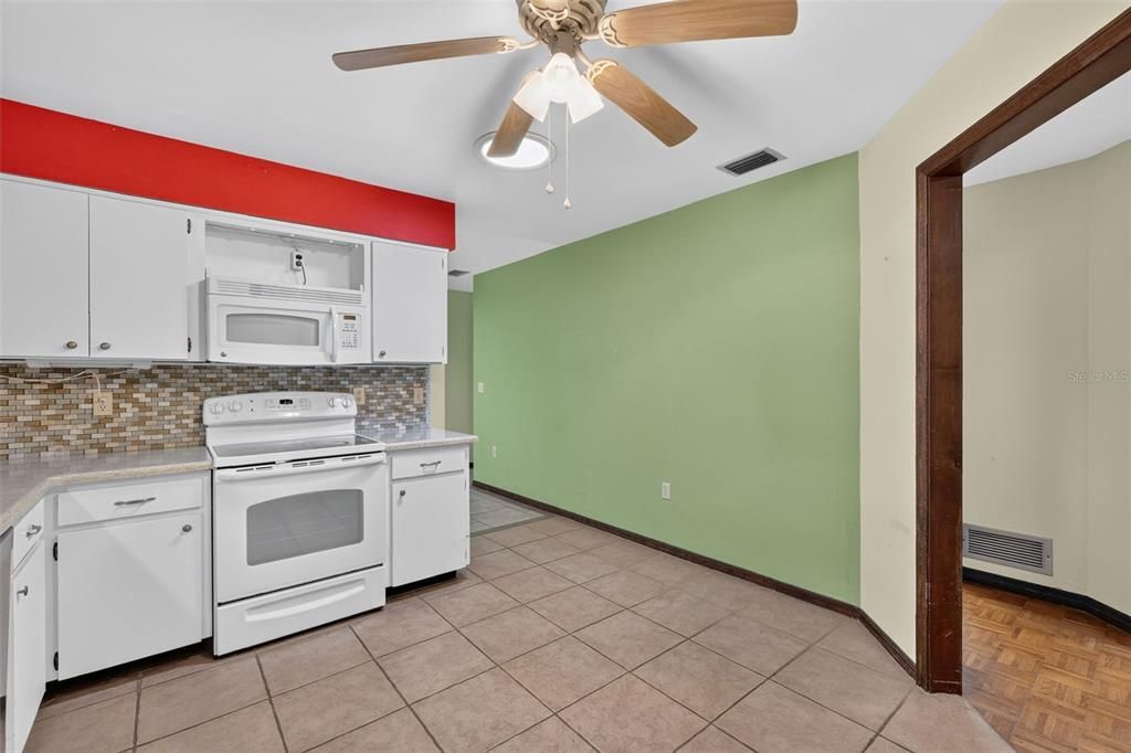 For Sale: $325,000 (3 beds, 2 baths, 1681 Square Feet)