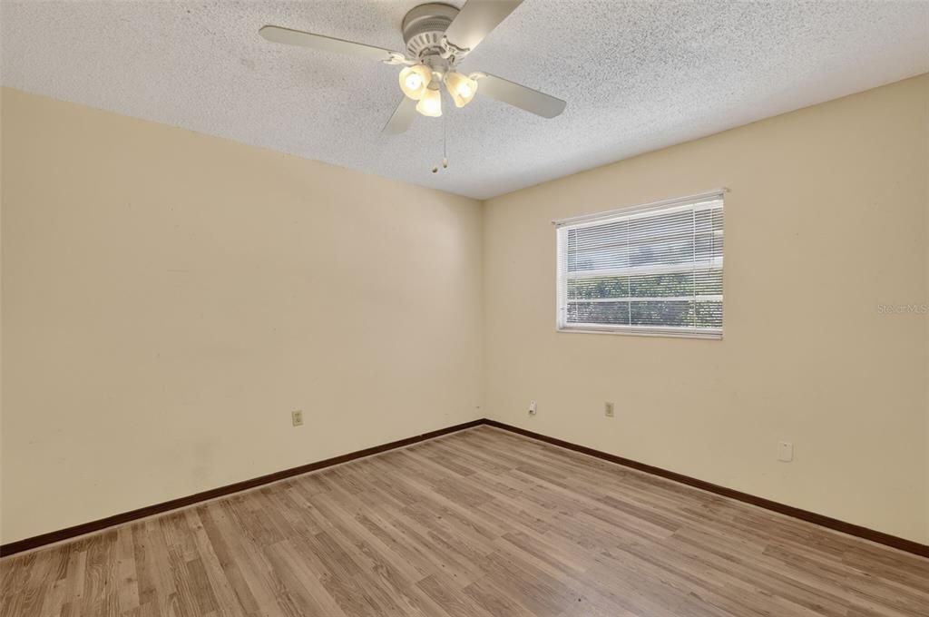 For Sale: $325,000 (3 beds, 2 baths, 1681 Square Feet)