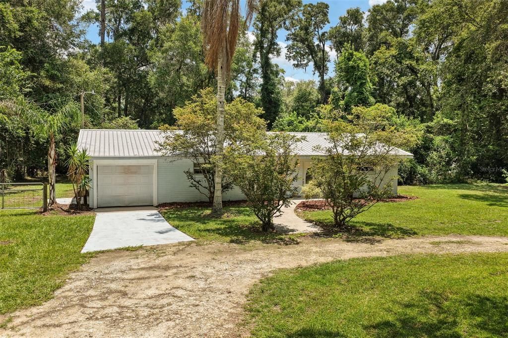 For Sale: $259,900 (3 beds, 2 baths, 1488 Square Feet)