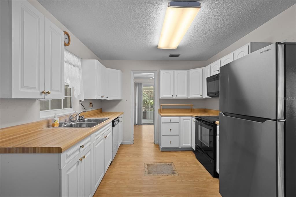 For Sale: $259,900 (3 beds, 2 baths, 1488 Square Feet)