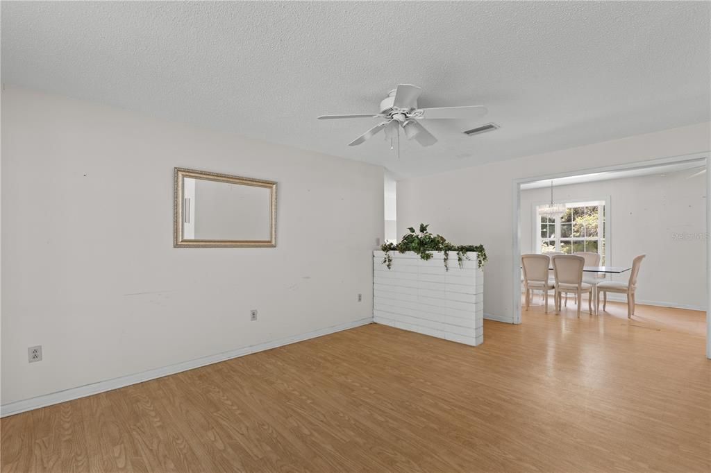 For Sale: $259,900 (3 beds, 2 baths, 1488 Square Feet)