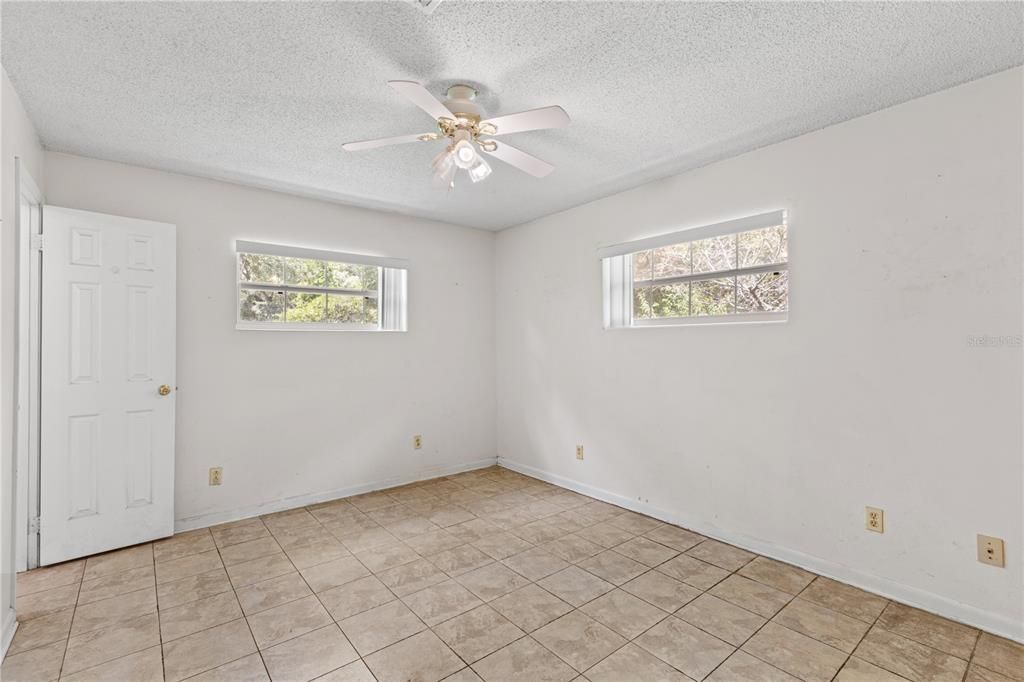 For Sale: $259,900 (3 beds, 2 baths, 1488 Square Feet)