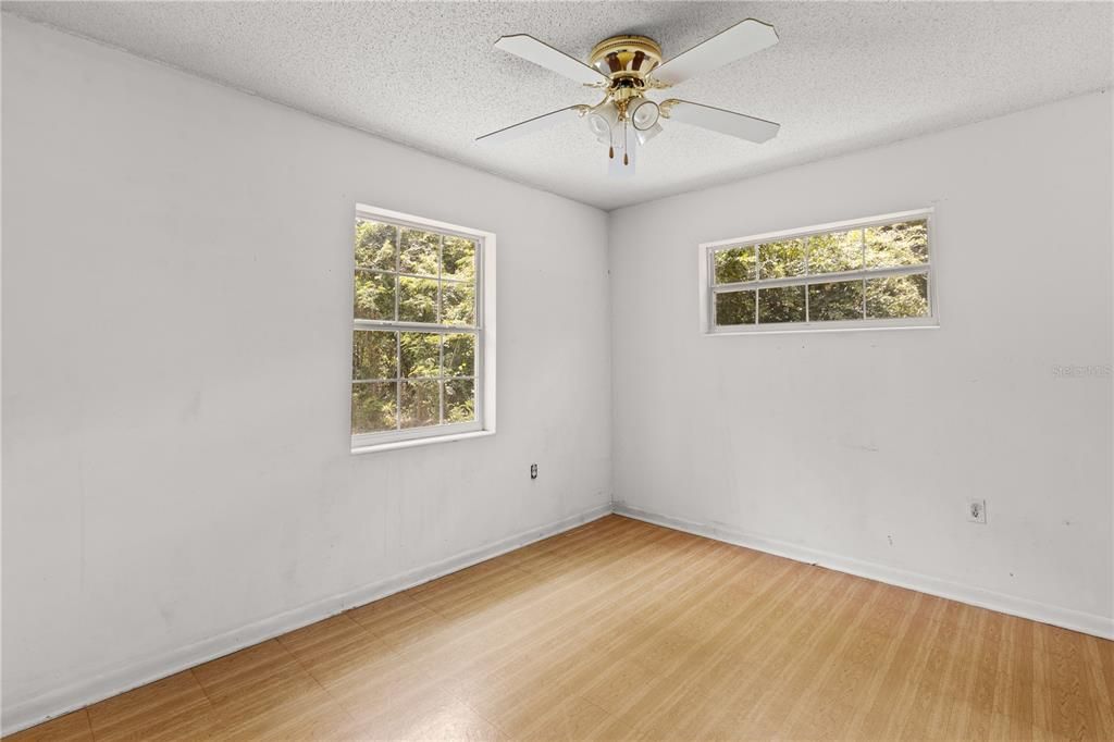 For Sale: $259,900 (3 beds, 2 baths, 1488 Square Feet)