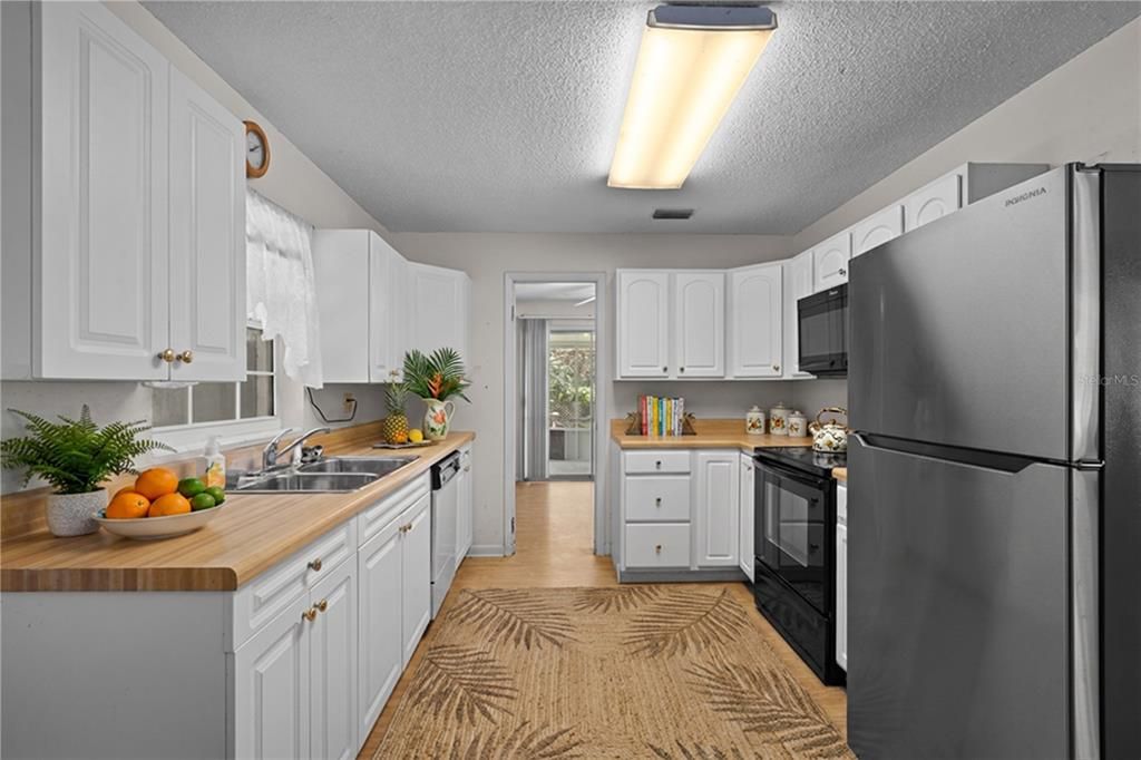 For Sale: $259,900 (3 beds, 2 baths, 1488 Square Feet)