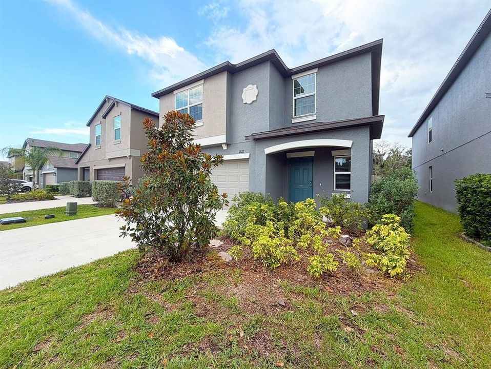 For Rent: $2,850 (5 beds, 2 baths, 2217 Square Feet)