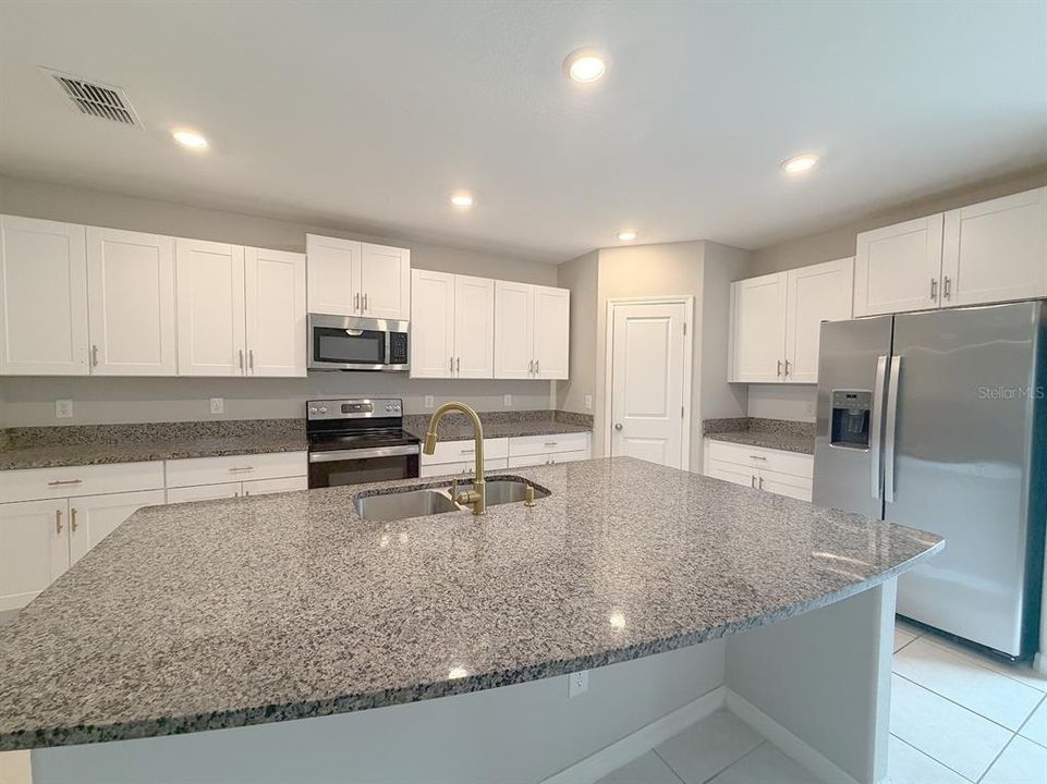 For Rent: $2,850 (5 beds, 2 baths, 2217 Square Feet)
