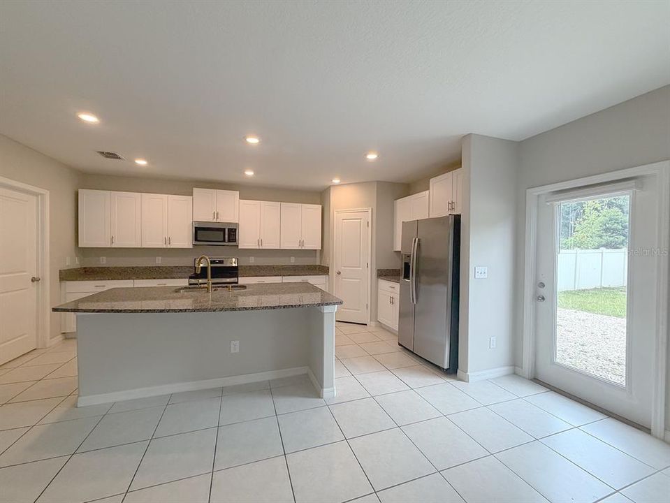 For Rent: $2,850 (5 beds, 2 baths, 2217 Square Feet)