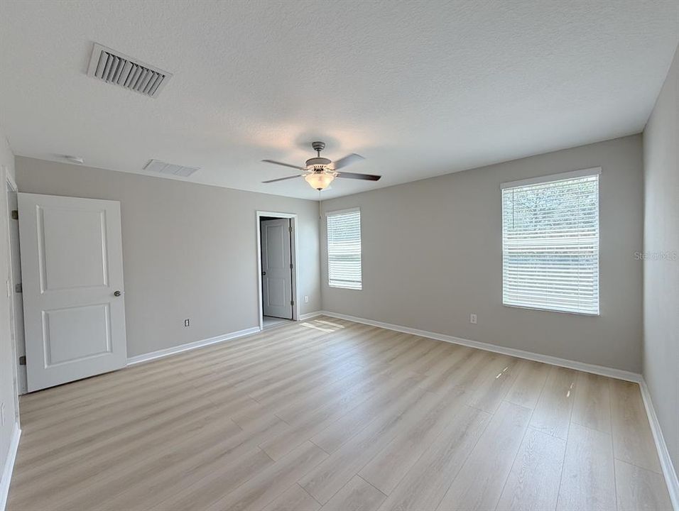 For Rent: $2,850 (5 beds, 2 baths, 2217 Square Feet)