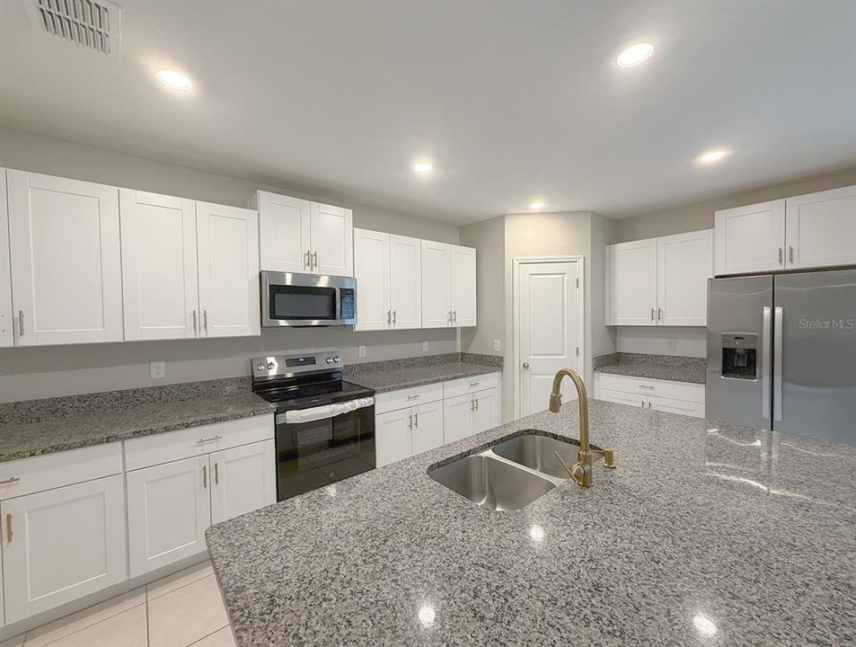 For Rent: $2,850 (5 beds, 2 baths, 2217 Square Feet)