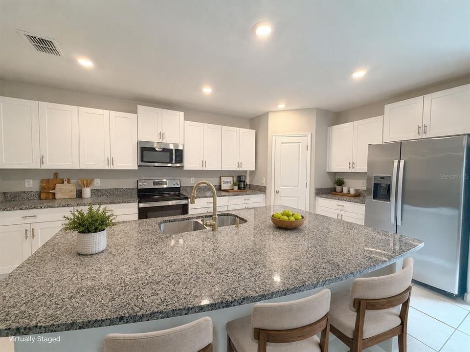 For Rent: $2,850 (5 beds, 2 baths, 2217 Square Feet)