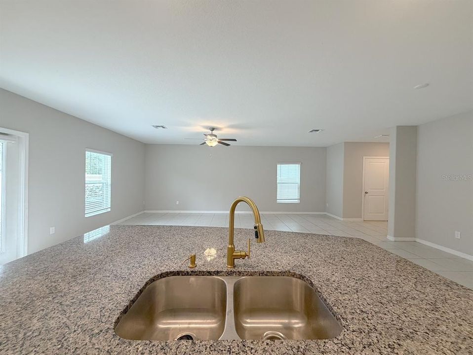 For Rent: $2,850 (5 beds, 2 baths, 2217 Square Feet)