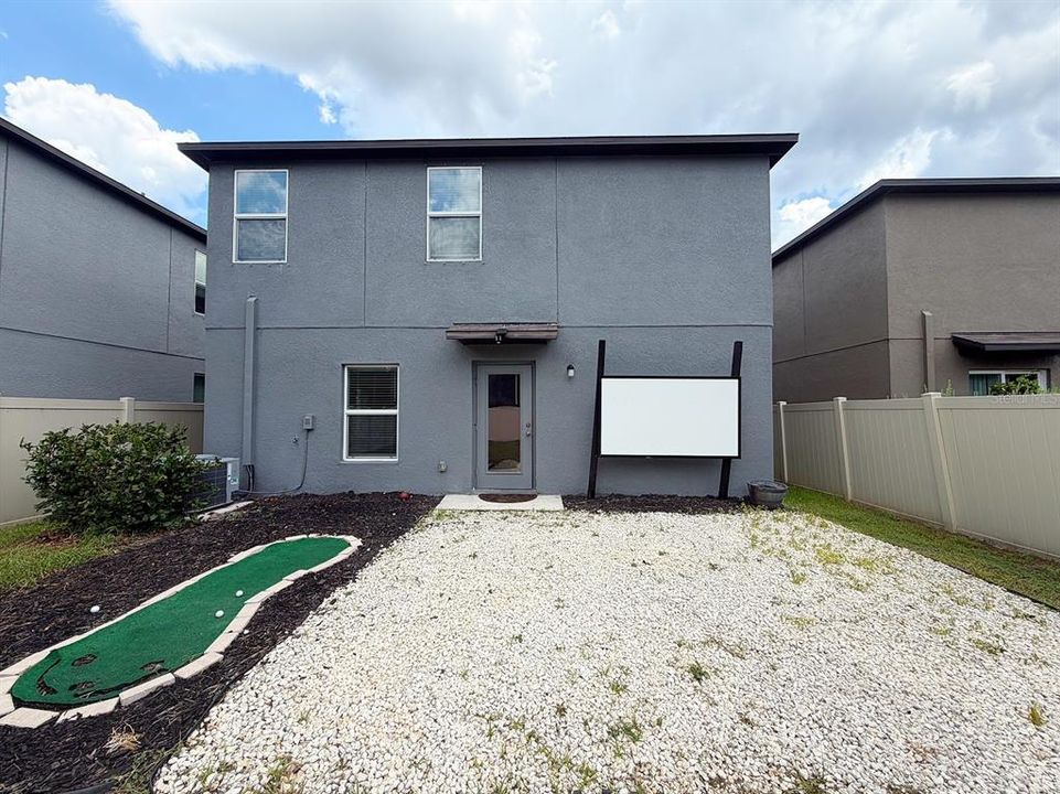 For Rent: $2,850 (5 beds, 2 baths, 2217 Square Feet)