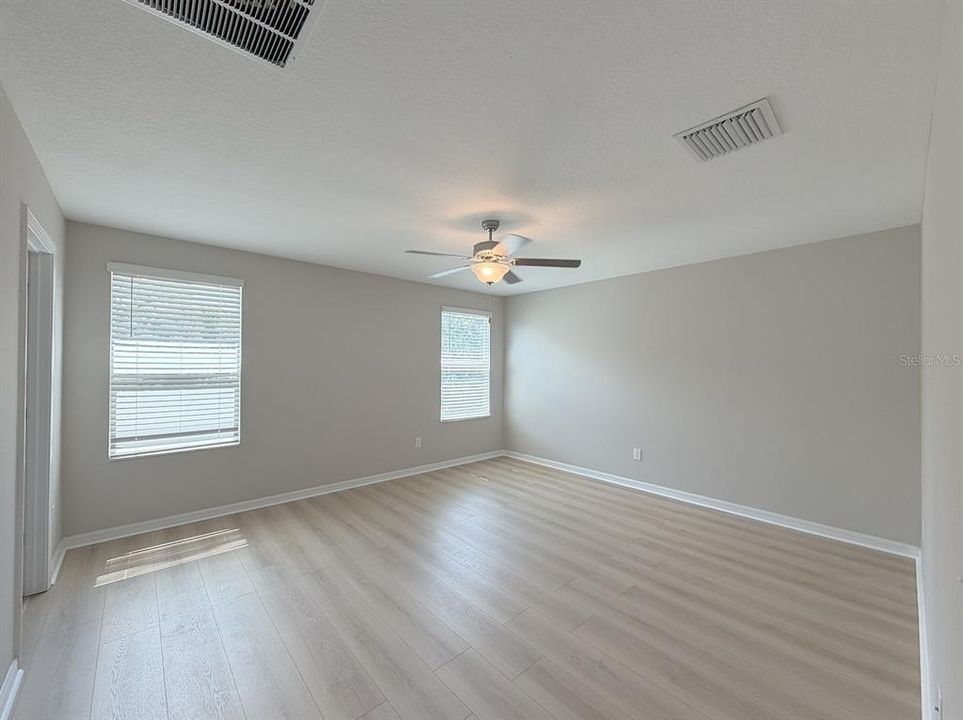 For Rent: $2,850 (5 beds, 2 baths, 2217 Square Feet)