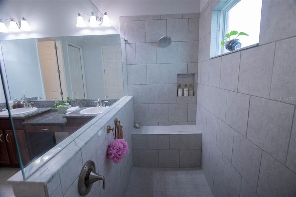 En Venta: $820,000 (4 camas, 4 baños, 3163 Pies cuadrados)