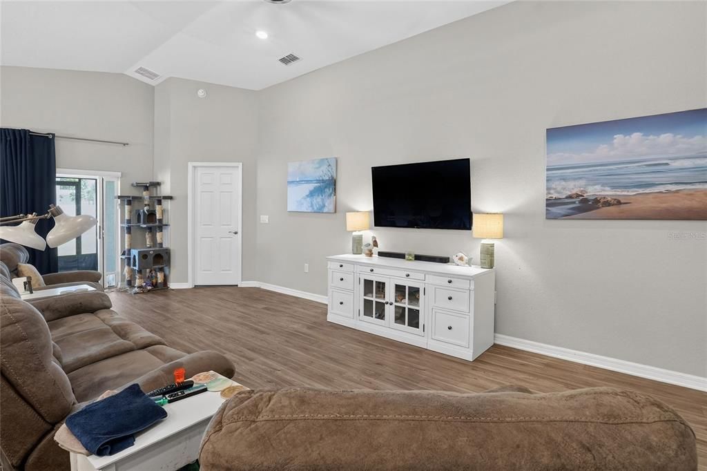 For Sale: $362,000 (3 beds, 2 baths, 2082 Square Feet)