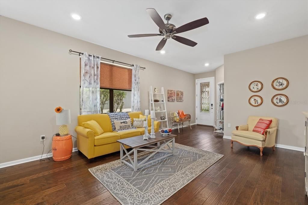 For Sale: $480,000 (2 beds, 2 baths, 1428 Square Feet)