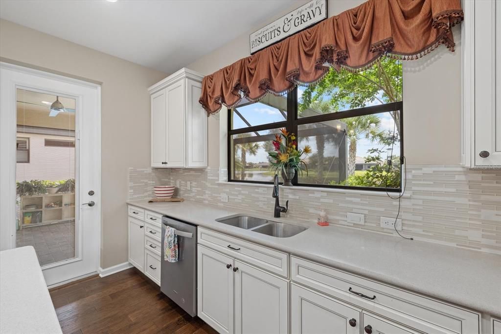 For Sale: $480,000 (2 beds, 2 baths, 1428 Square Feet)