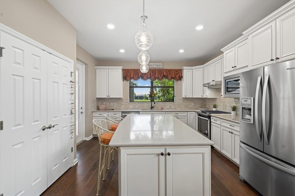 For Sale: $480,000 (2 beds, 2 baths, 1428 Square Feet)