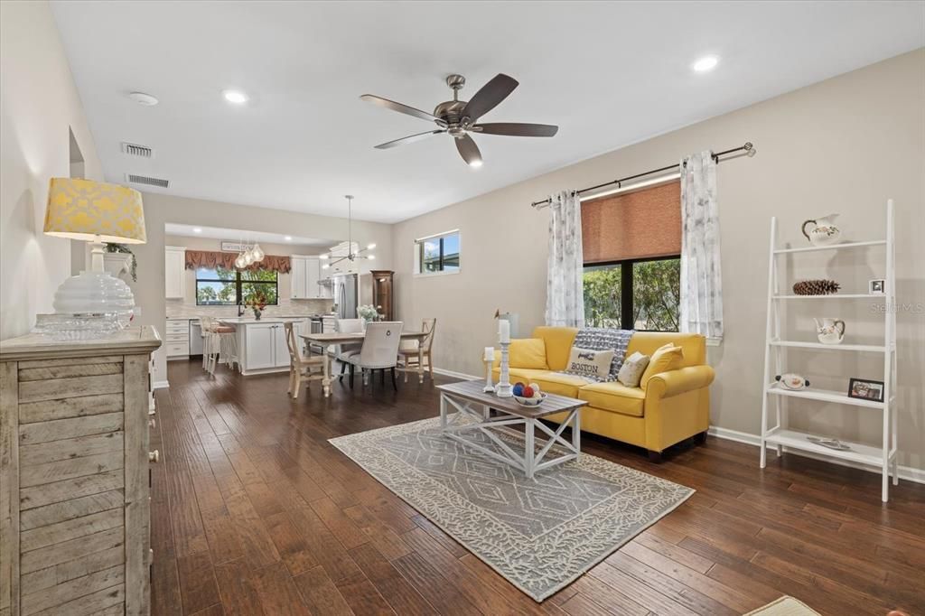 For Sale: $480,000 (2 beds, 2 baths, 1428 Square Feet)