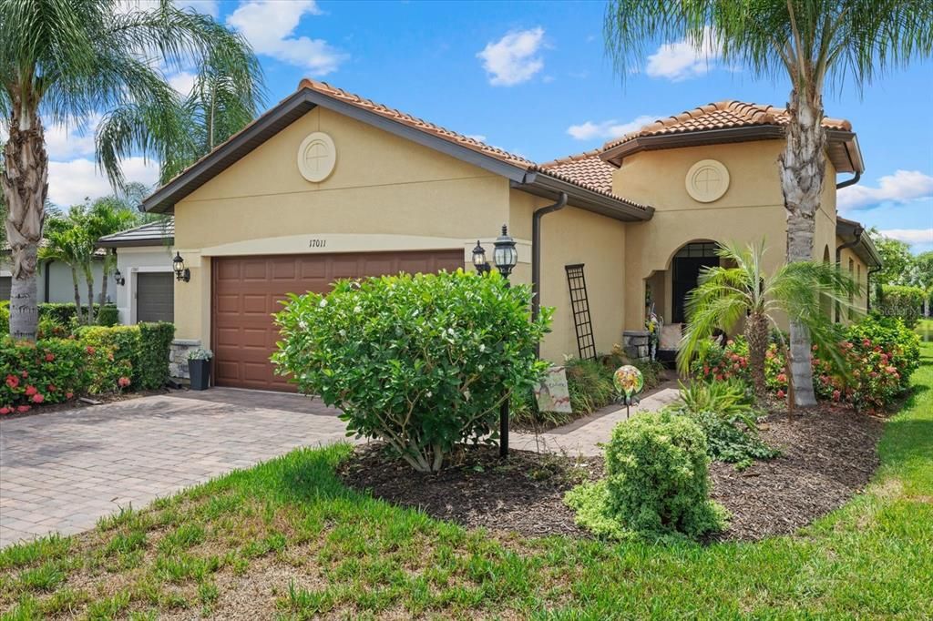 For Sale: $480,000 (2 beds, 2 baths, 1428 Square Feet)