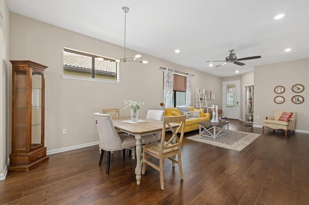 For Sale: $480,000 (2 beds, 2 baths, 1428 Square Feet)