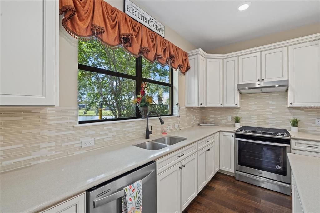 For Sale: $480,000 (2 beds, 2 baths, 1428 Square Feet)