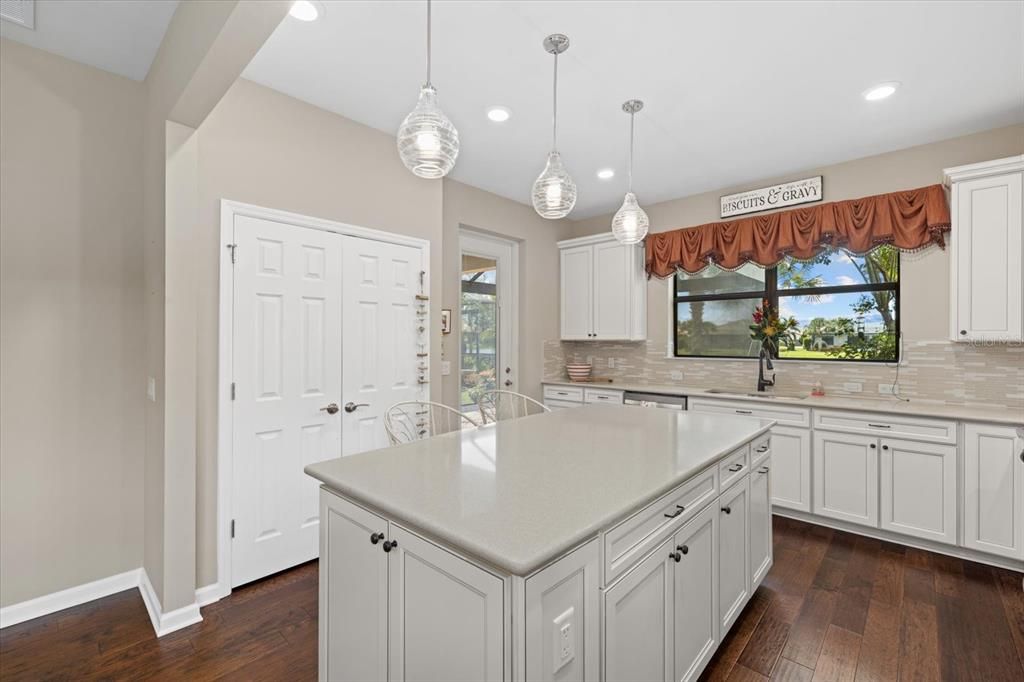 For Sale: $480,000 (2 beds, 2 baths, 1428 Square Feet)