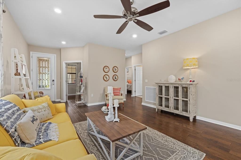 For Sale: $480,000 (2 beds, 2 baths, 1428 Square Feet)