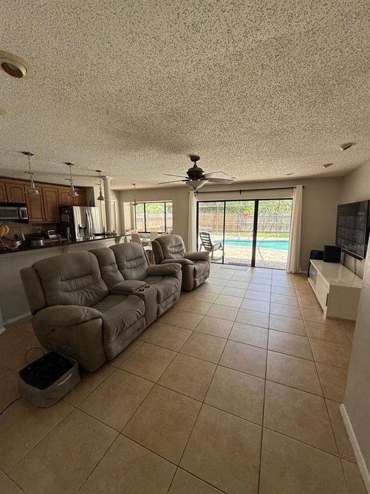 En Venta: $480,000 (3 camas, 2 baños, 1966 Pies cuadrados)