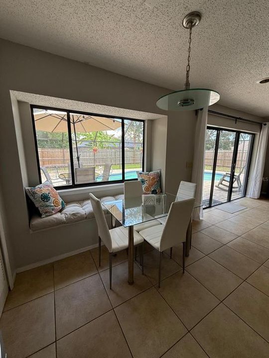 En Venta: $480,000 (3 camas, 2 baños, 1966 Pies cuadrados)