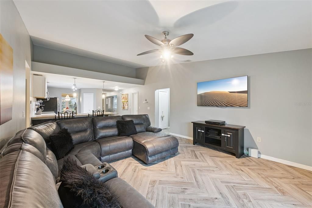 For Sale: $384,900 (3 beds, 2 baths, 2039 Square Feet)