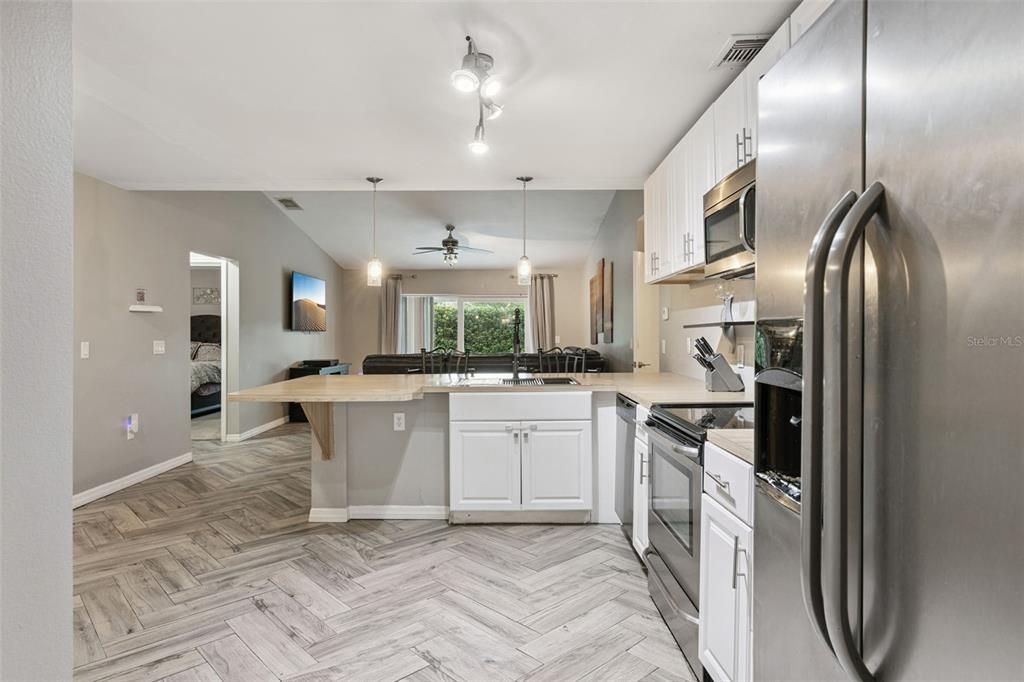For Sale: $384,900 (3 beds, 2 baths, 2039 Square Feet)
