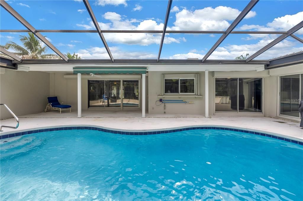 For Sale: $995,000 (4 beds, 3 baths, 2688 Square Feet)