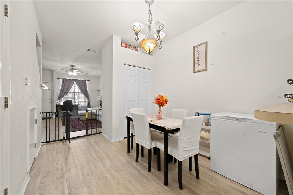 For Sale: $175,900 (2 beds, 2 baths, 1176 Square Feet)