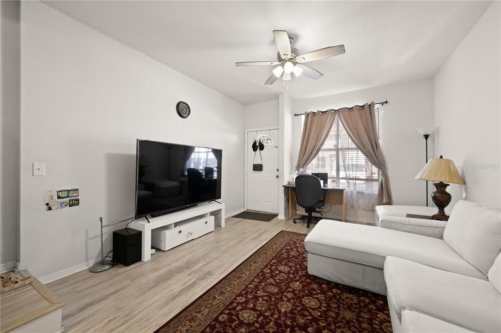 For Sale: $175,900 (2 beds, 2 baths, 1176 Square Feet)