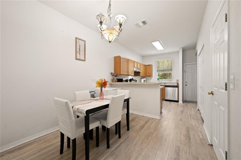 For Sale: $175,900 (2 beds, 2 baths, 1176 Square Feet)