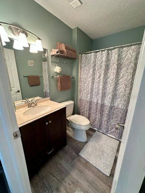 На продажу: $189,900 (2 спален, 2 ванн, 935 Квадратных фут)