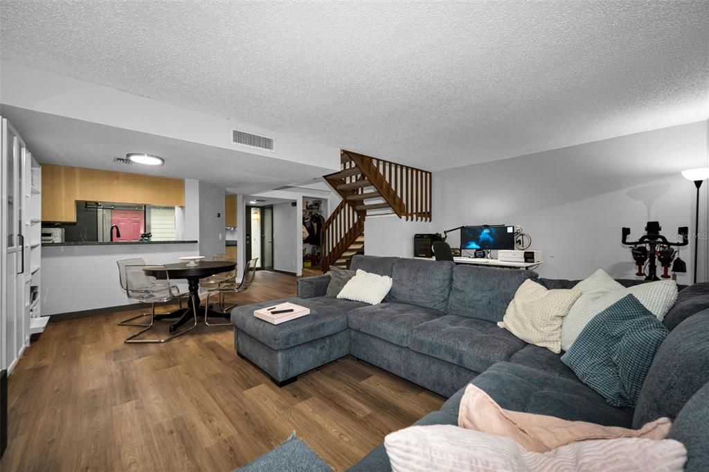 En Venta: $246,000 (2 camas, 2 baños, 1200 Pies cuadrados)