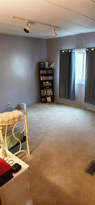 For Sale: $210,000 (3 beds, 2 baths, 1100 Square Feet)