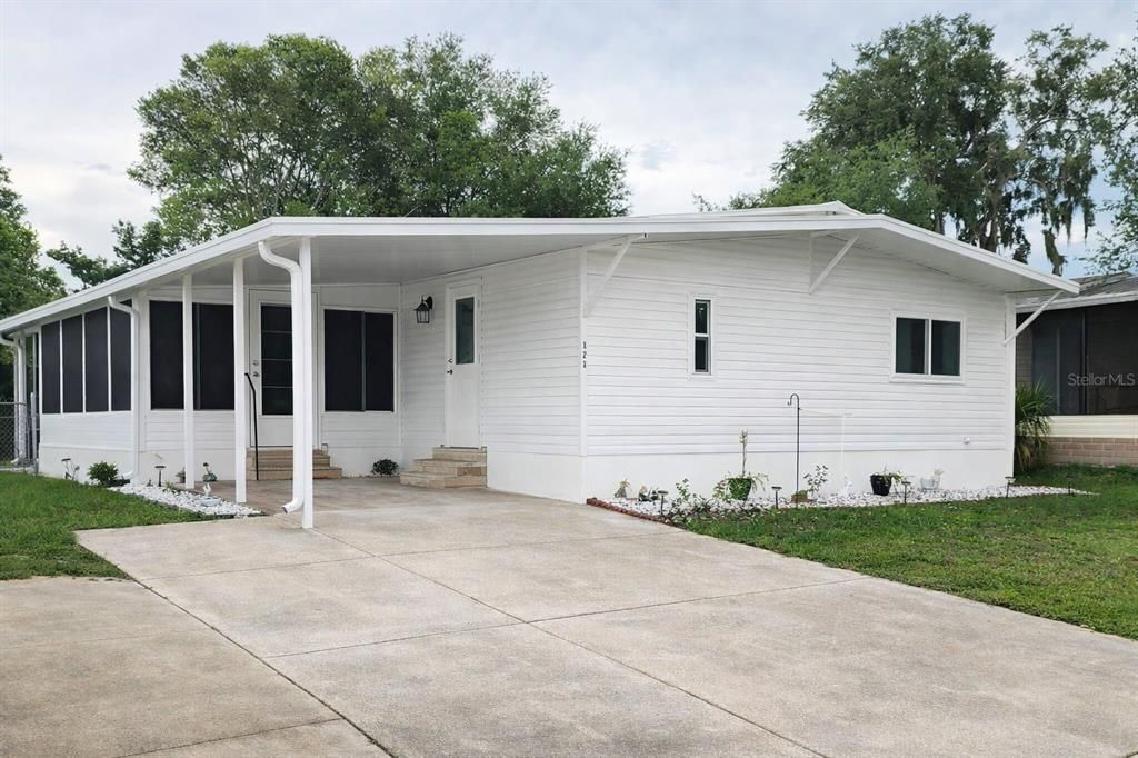 For Sale: $210,000 (3 beds, 2 baths, 1100 Square Feet)