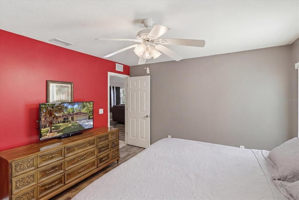 For Sale: $245,000 (3 beds, 2 baths, 1380 Square Feet)