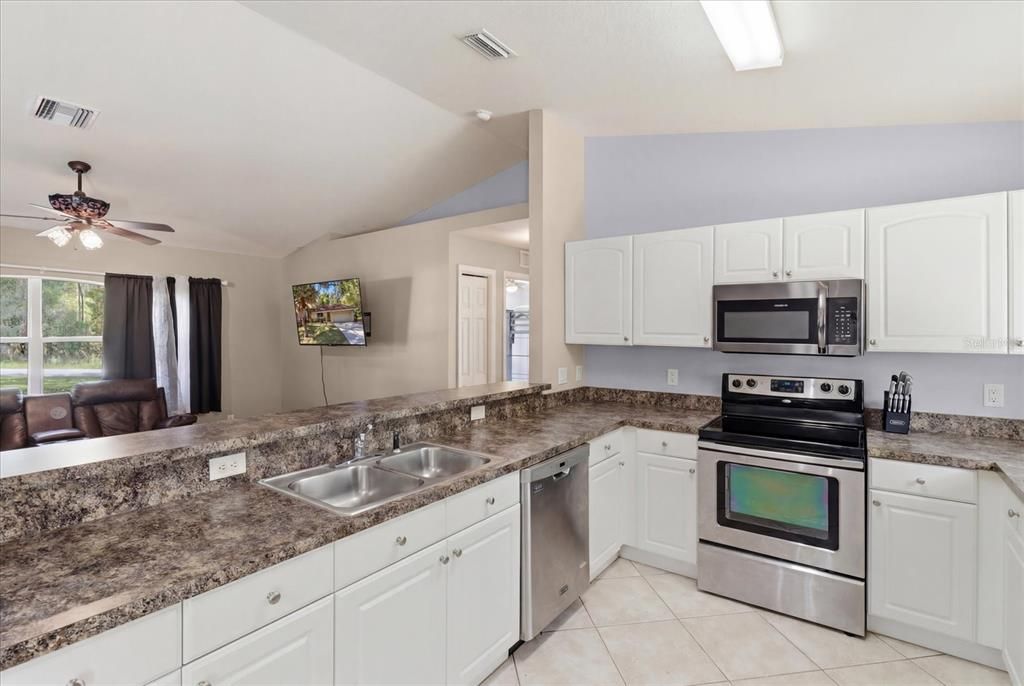 For Sale: $245,000 (3 beds, 2 baths, 1380 Square Feet)